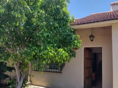 VENTA CASA 3 AMBIENTES CON PILETA Y JARDIN EN LOS POLVORINES