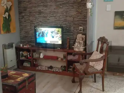 VENTA - CASA MULTIFAMILIAR O + DEPARTAMENTO AL FRENTE - MATALDI