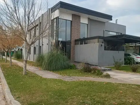 CASA EN VENTA EN LUJAN DE CUYO