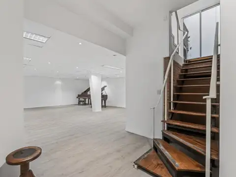 Oficina en esquina con monoambiente – Av. Santa Fe