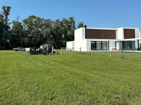 Terreno en  Medal Country Club , al golf con proyecto de construcción aprobado