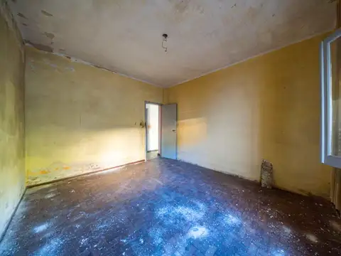 CASA DE PASILLO EN VENTA 2 DORMITORIOS A RECICLAR