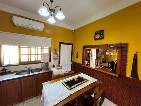 Casa de cuatro ambientes a la venta en San Miguel