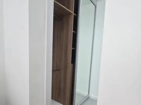 Venta de departamento - 1 ambiente - Al contrafrente - Con balcón parrilla - Centro - Mar del Plata