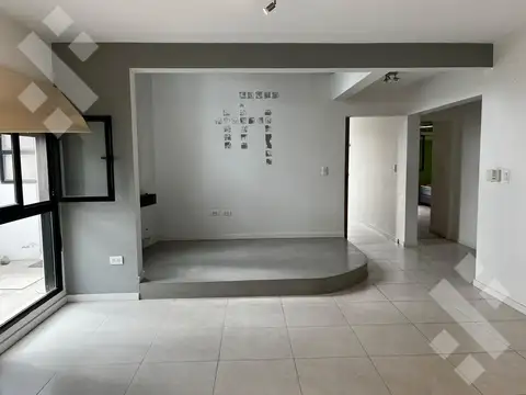 Casa en Alquiler con 2 cocheras