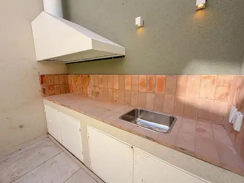 Casa en venta 3 dormitorios parillero y pileta en Nuestra Señora de Lourdes