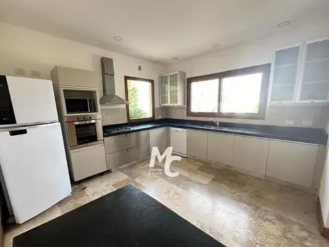 Casa 5 ambientes con 5 baños