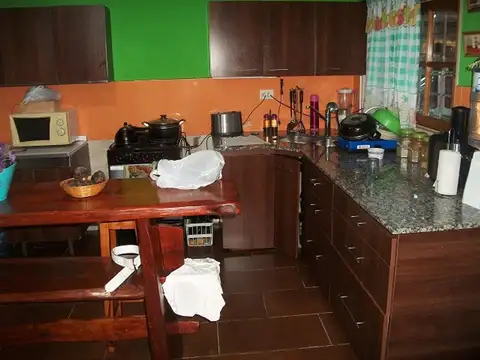 Casa en Venta con 3 cocheras