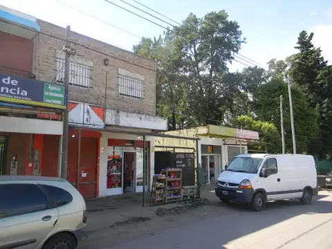 VENTA EN BLOQUE - 4 LOCALES COMERCIALES Y VIVIENDA