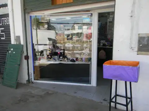 VENTA EN BLOQUE - 4 LOCALES COMERCIALES Y VIVIENDA