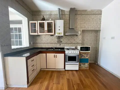 Casa 6 ambientes con 1 baño