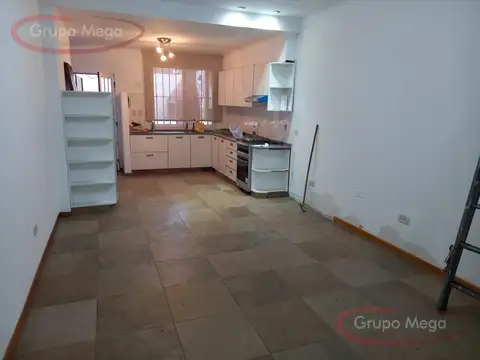 Depto Tipo Casa en Alquiler con 1 cocheras