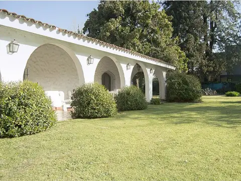 Casa en Venta con 3 cocheras