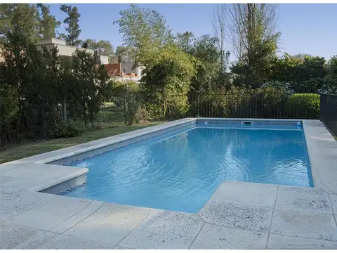 Casa 9 ambientes con 4 baños