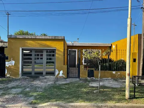 CASA EN VENTA EN PERGAMINO CON PATIO