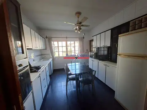 CASA 6 AMBIENTES CON TERRAZA, PARQUE Y COCHERA EN ALQUILER