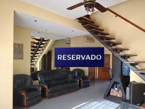 CASA 6 AMBIENTES CON TERRAZA, PARQUE Y COCHERA EN ALQUILER