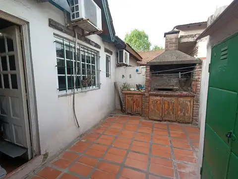 VENTA CASA 4 AMB EN LOS TRONCOS HURLINGHAM AP CRED