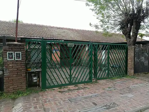 VENTA CASA 4 AMB EN LOS TRONCOS HURLINGHAM AP CRED