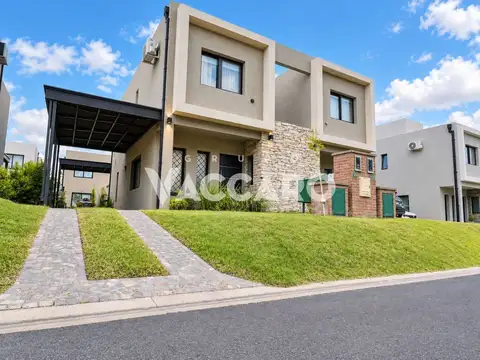 Venta de Casa 3 AMBIENTES en venta en María Eugenia Residences & Village, Moreno. 