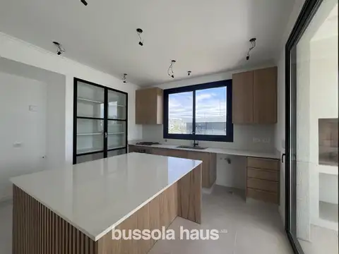 Casa 7 ambientes con 3 baños