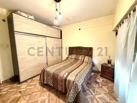 Venta Casa 5 Ambientes Multifamiliar con 2 Viviendas, Garage, Jardín y Terraza –