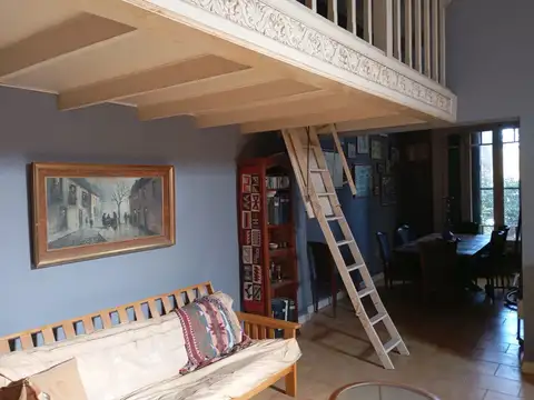 Casa 9 ambientes con 3 baños