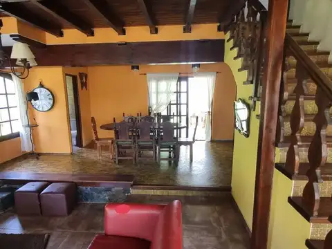 Casa en Venta con 3 cocheras