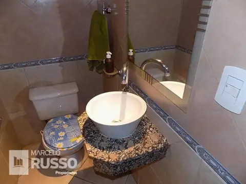 Casa 4 ambientes con 2 baños