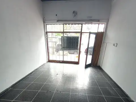 Local en Alquiler en Sarandi, $ 450.000