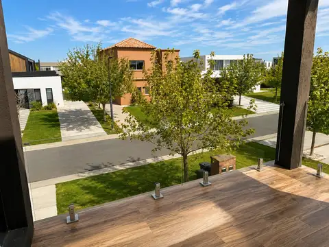 Casa en Alquiler de 4 dormitorios