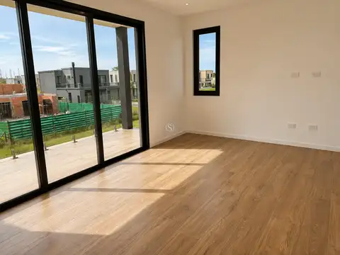 Casa 6 ambientes con 4 baños