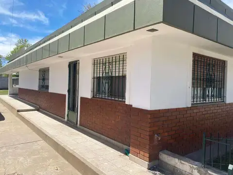 Amplia casa 3 dormitorios