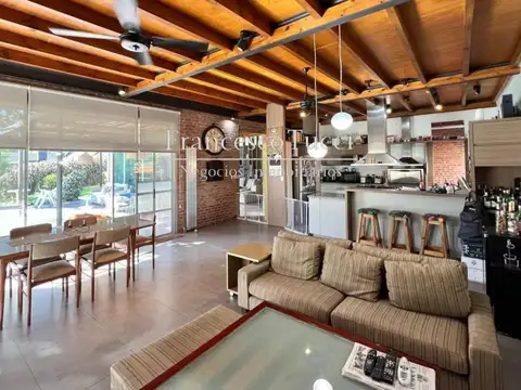 Casa 5 ambientes con 4 baños