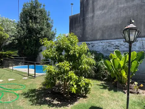 Casa en Venta con 4 cocheras