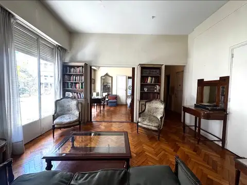 SEMIPISO AL FRENTE TODO EN ESQUINA, EDIFICIO RACIONALISTA