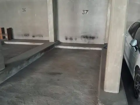 VENDO COCHERA EN EL CENTRO