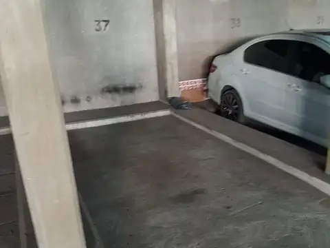VENDO COCHERA EN EL CENTRO