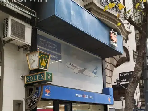 Excelente local de 3 plantas sobre Av. Santa Fe casi Suipacha. Barrio Norte