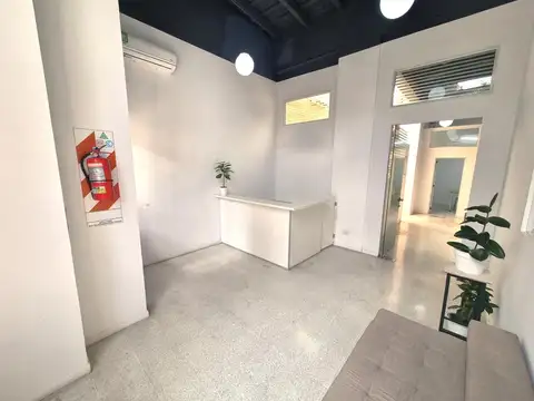 VENTA OFICINA TOTALMENTE EQUIPADA - FONDO COMERCIO EN PICHINCHA