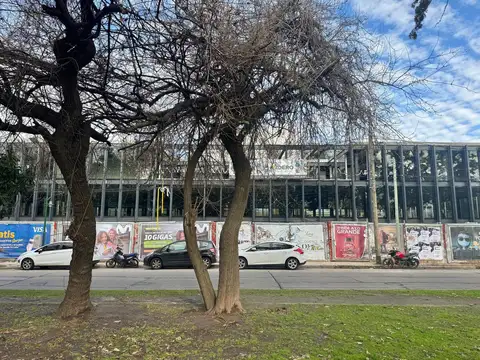 Oficina en Venta con 5 cocheras