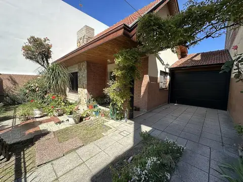 Chalet sobre Avenida Mosconi, sobre lote 357m2