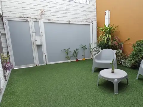 Casa en venta-Abasto 3 dormitorios y cochera.