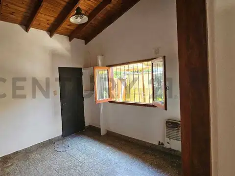 Casa 3 ambientes con 1 baño