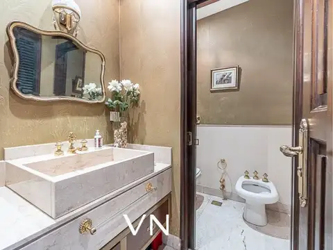 Casa 8 ambientes con 7 baños