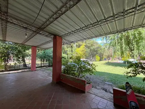 Calle Sargento Cabral y Glicinas 100