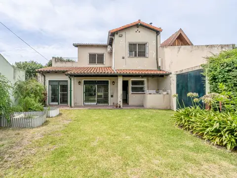 VENTA CASA 5 AMB. CON GRAN JARDIN BECCAR