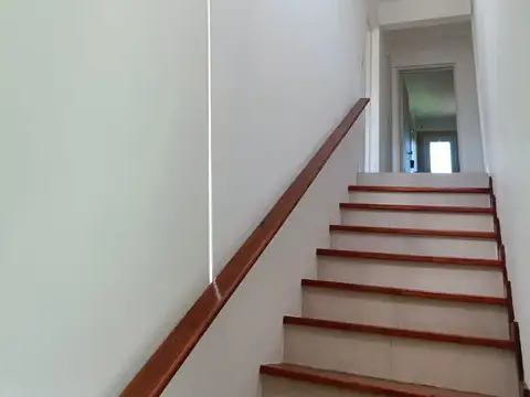 Depto Tipo Casa 4 ambientes con 2 baños
