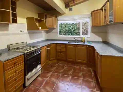 Casa 5 ambientes con 1 baño