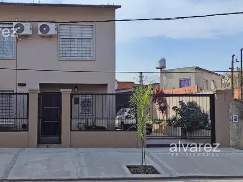 Venta casa 3 ambientes con parque Ituzaingo